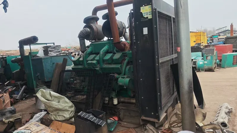 Used Cummins 1000 kVA Diesel Generator - photograph 01